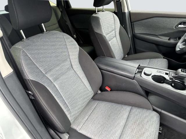 Photo of 2023 Pearl White Tricoat Nissan Rogue