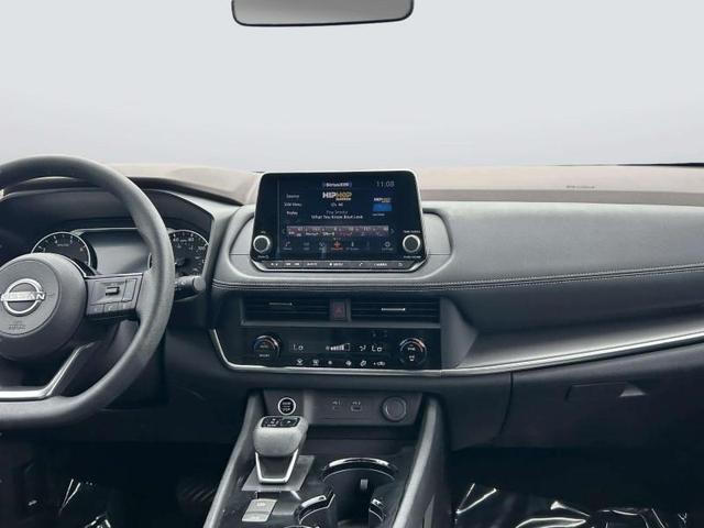 Photo of 2023 Pearl White Tricoat Nissan Rogue