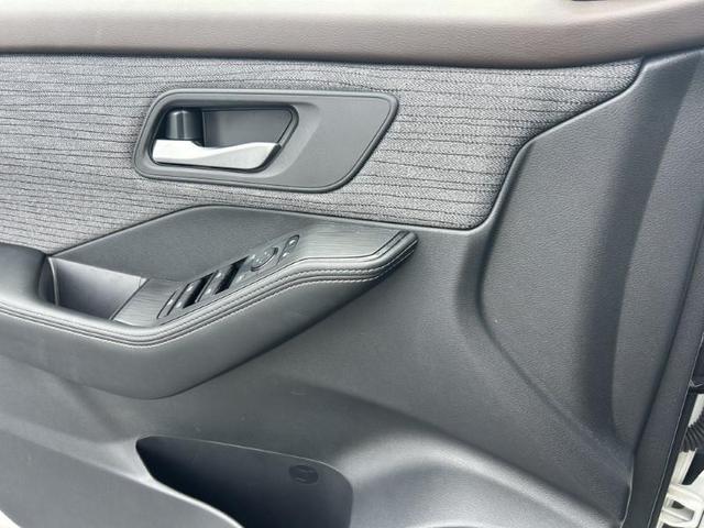 Photo of 2023 Pearl White Tricoat Nissan Rogue