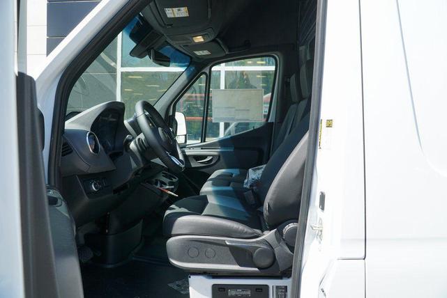 Photo of 2025 914 Mercedes-Benz Sprinter 2500