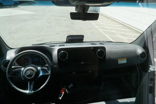 Photo of 2025 914 Mercedes-Benz Sprinter 2500