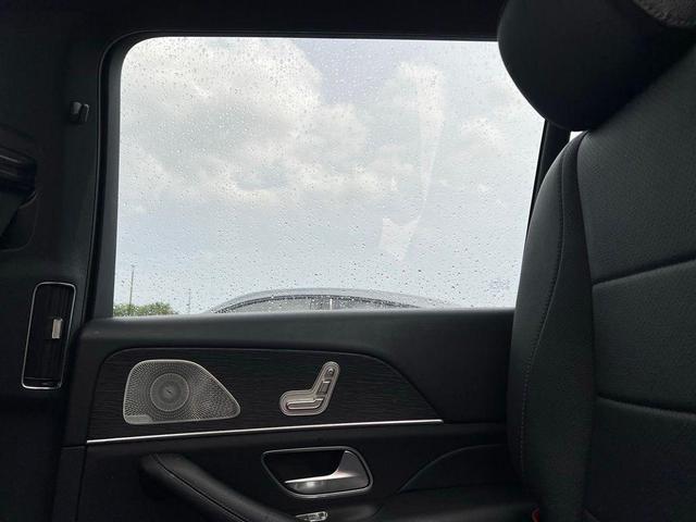 Photo of 2022 Black Mercedes-Benz GLS 450