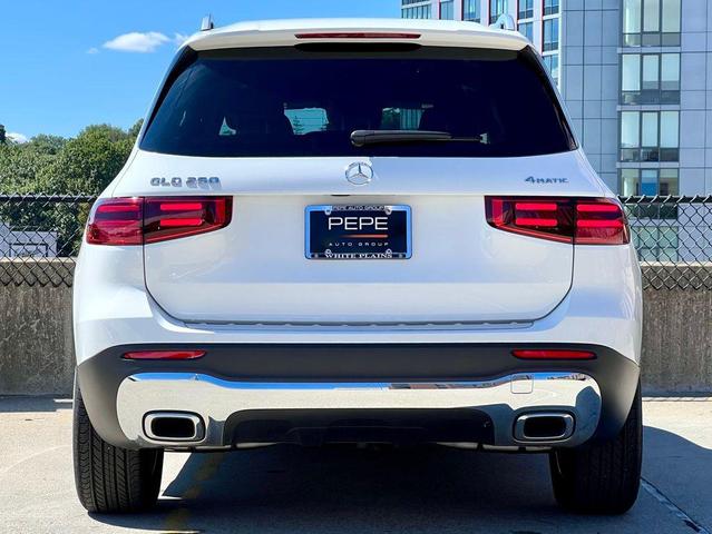Photo of 2025 Polar White Mercedes-Benz GLB 250