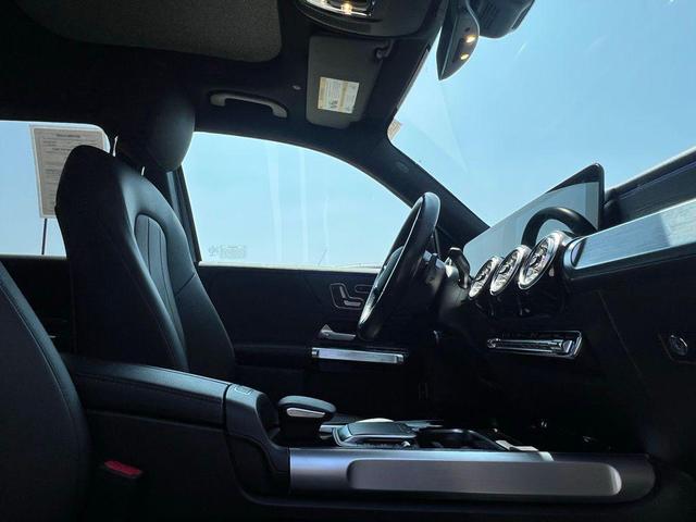 Photo of 2022 Night Black Mercedes-Benz GLB 250