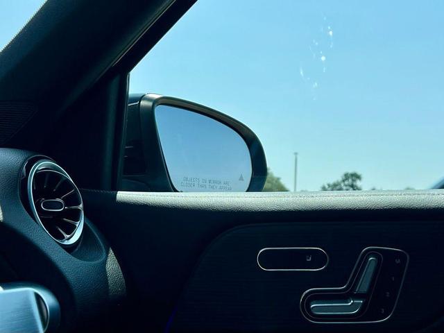 Photo of 2022 Night Black Mercedes-Benz GLB 250