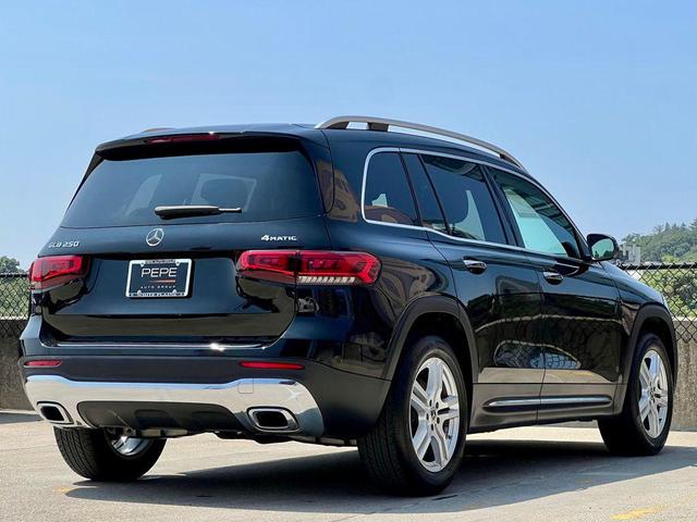 Photo of 2022 Night Black Mercedes-Benz GLB 250