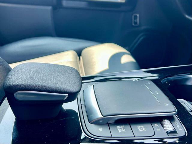 Photo of 2022 Night Black Mercedes-Benz GLB 250