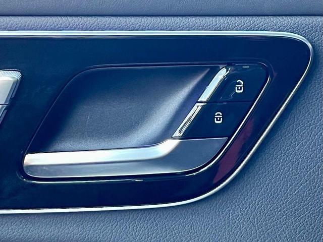Photo of 2025 Cirrus Silver Metallic Mercedes-Benz GLC 300