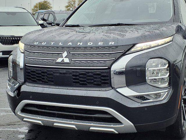 Photo of 2024 Graphite Gray Mitsubishi Outlander