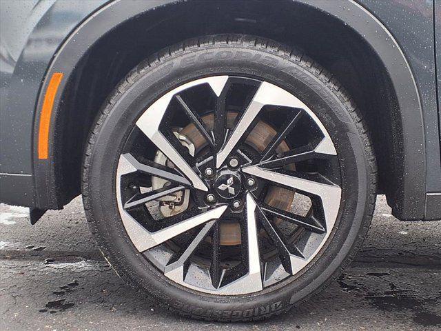 Photo of 2024 Graphite Gray Mitsubishi Outlander