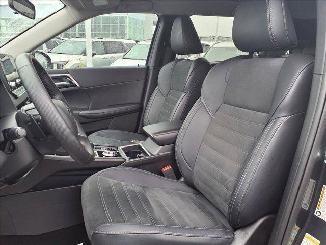 Photo of 2024 Graphite Gray Mitsubishi Outlander