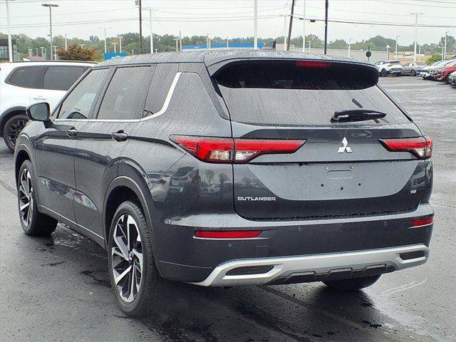 Photo of 2024 Graphite Gray Mitsubishi Outlander