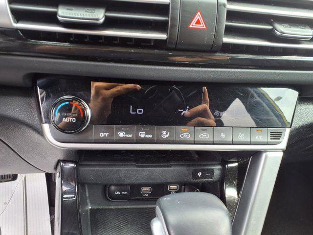 Photo of 2023 Starbright Yellow/Black Roof Kia Seltos