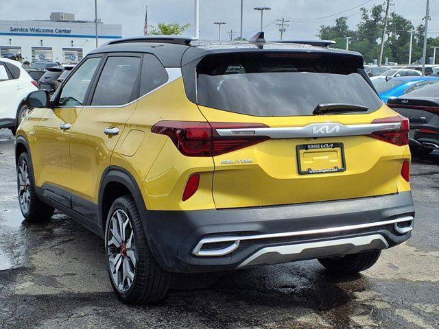 Photo of 2023 Starbright Yellow/Black Roof Kia Seltos