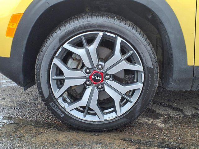 Photo of 2023 Starbright Yellow/Black Roof Kia Seltos