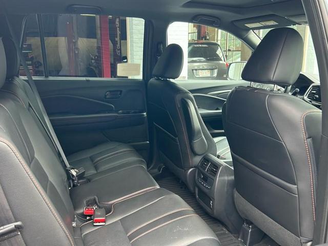 Photo of 2022 Sonic Gray Pearl Honda Pilot