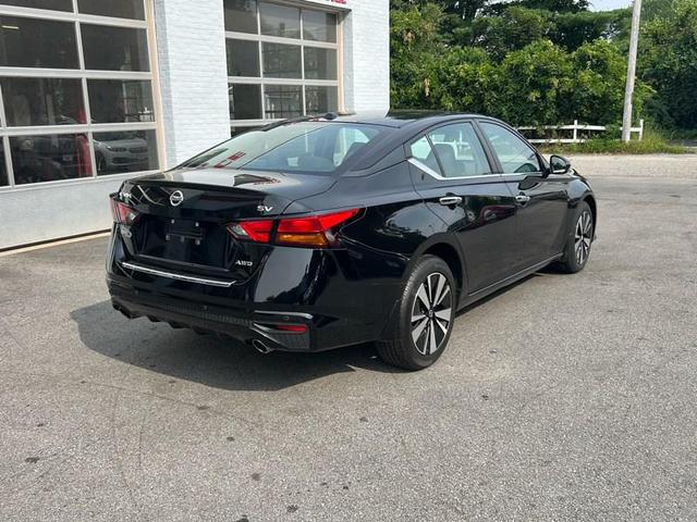 Photo of 2022 Super Black Nissan Altima