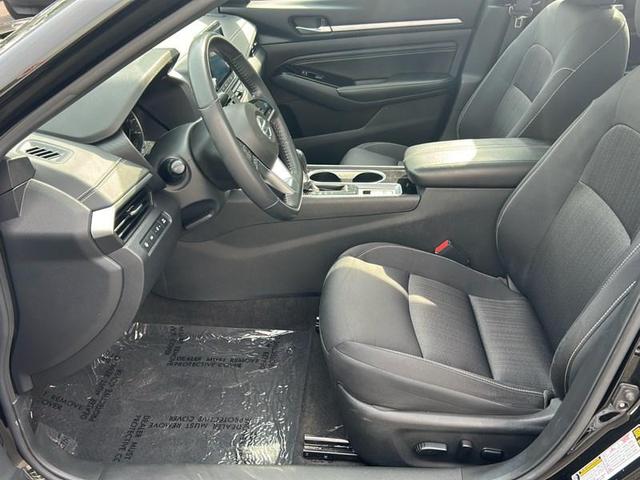Photo of 2022 Super Black Nissan Altima
