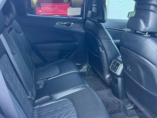 Photo of 2023 Glacial White Pearl Kia Sportage