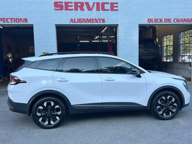 Photo of 2023 Glacial White Pearl Kia Sportage