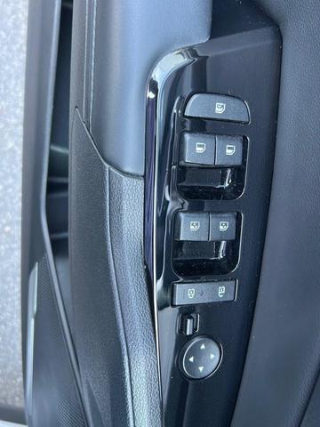 Photo of 2023 Glacial White Pearl Kia Sportage