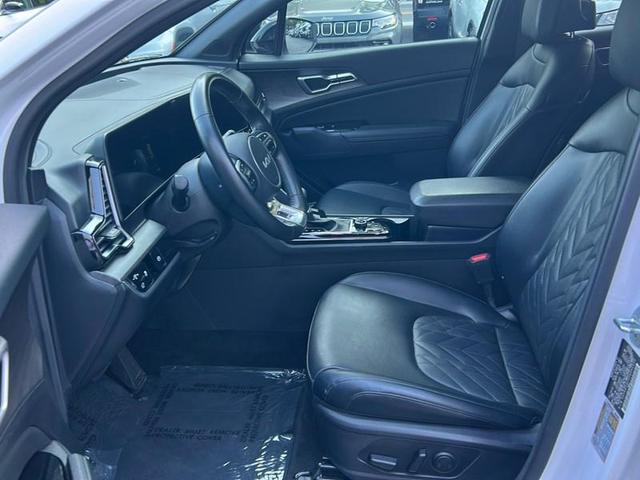 Photo of 2023 Glacial White Pearl Kia Sportage