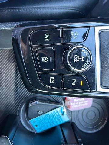 Photo of 2023 Glacial White Pearl Kia Sportage