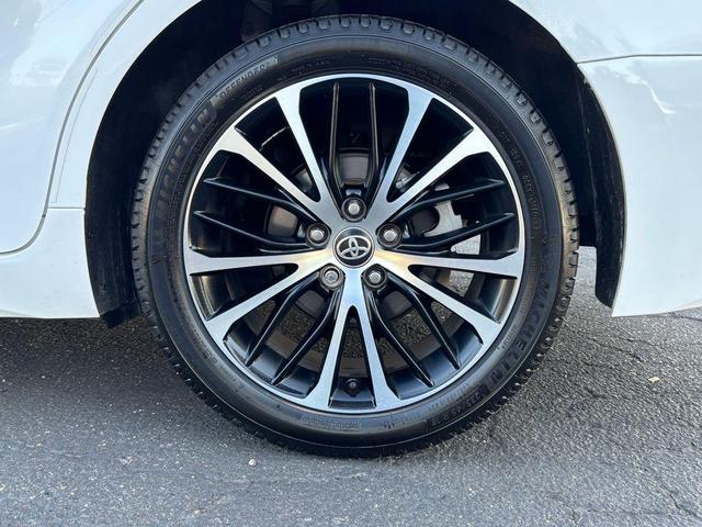 Photo of 2020 Super White Toyota Camry