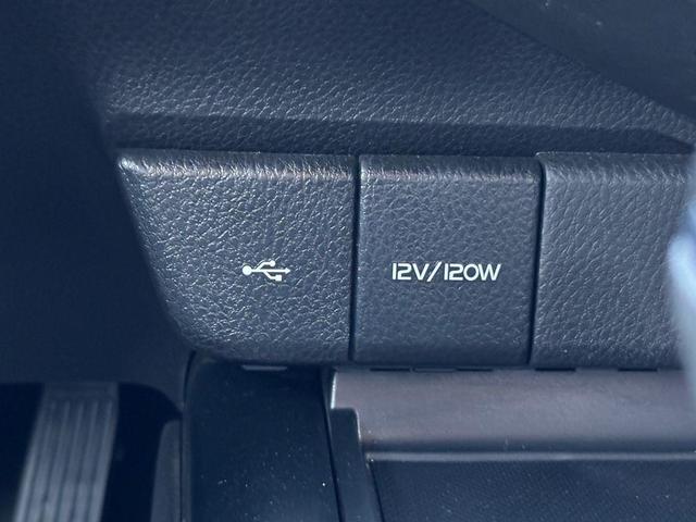 Photo of 2020 Super White Toyota Camry