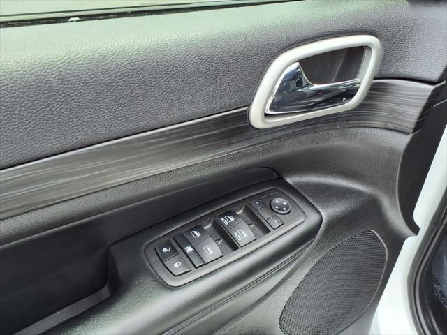 Photo of 2022 Bright White Clearcoat Jeep Grand Cherokee