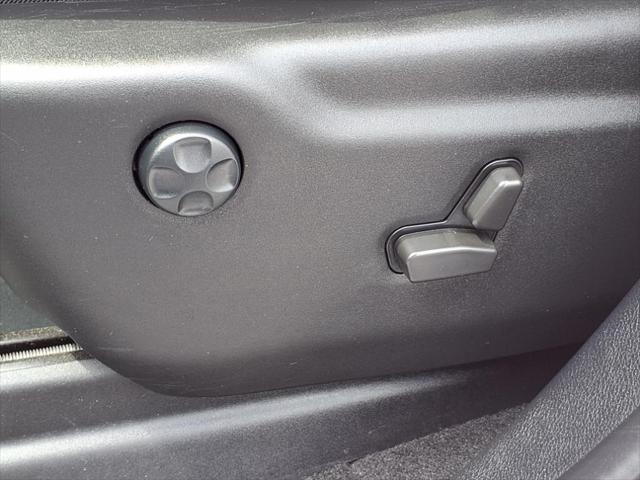 Photo of 2022 Bright White Clearcoat Jeep Grand Cherokee