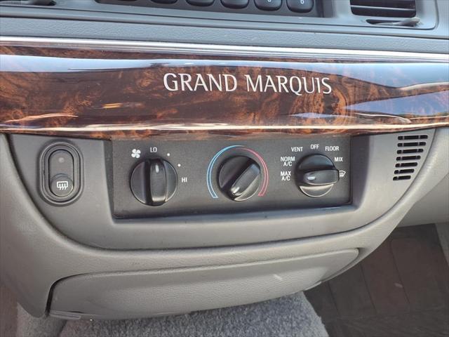 Photo of 2004 Light Ice Blue Clearcoat Metallic Mercury Grand Marquis