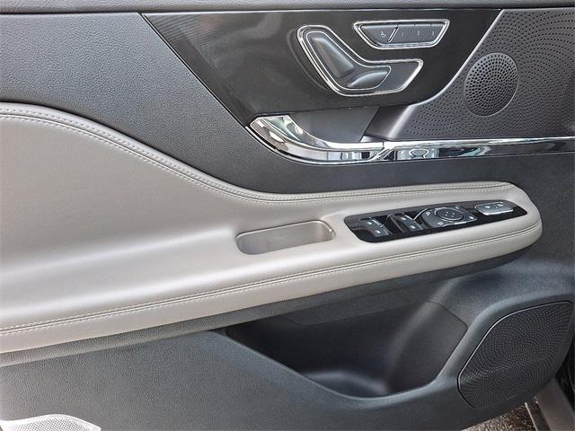 Photo of 2025 Infinite Black Metallic Clearcoat Lincoln Corsair