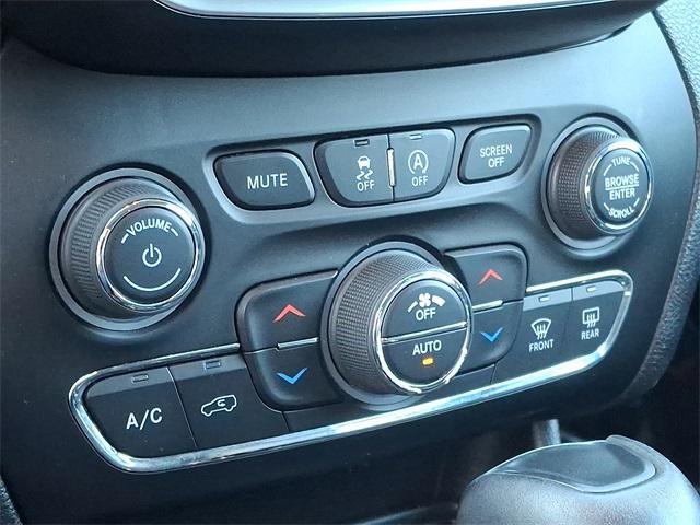 Photo of 2021 Hydro Blue Pearlcoat Jeep Cherokee