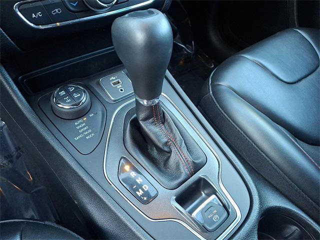 Photo of 2021 Hydro Blue Pearlcoat Jeep Cherokee