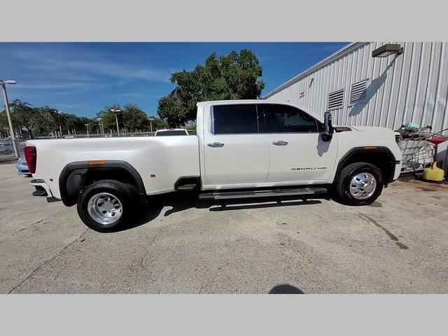 Photo of 2024 White Frost Tricoat GMC Sierra 3500