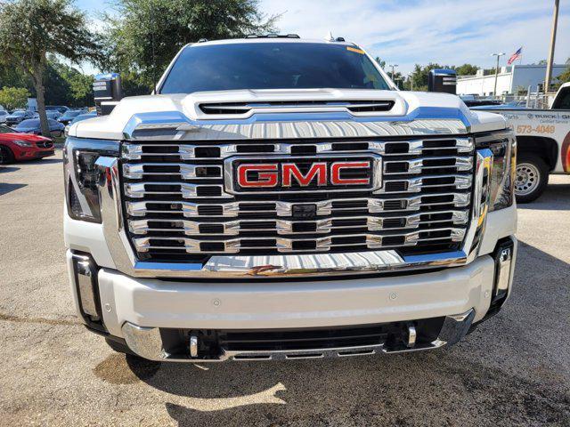 Photo of 2024 White Frost Tricoat GMC Sierra 3500