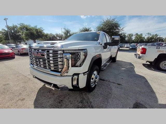 Photo of 2024 White Frost Tricoat GMC Sierra 3500