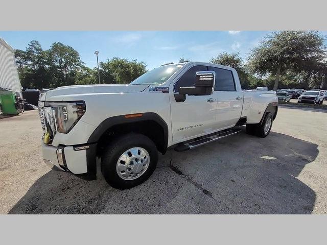 Photo of 2024 White Frost Tricoat GMC Sierra 3500