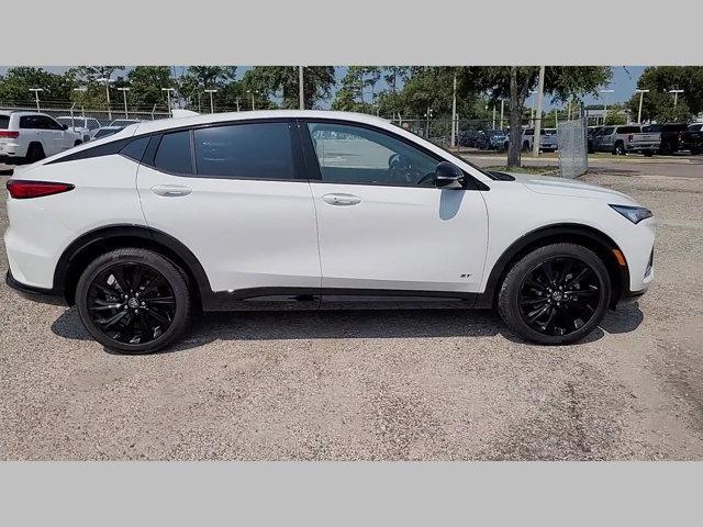 Photo of 2025 Summit White Buick Envista