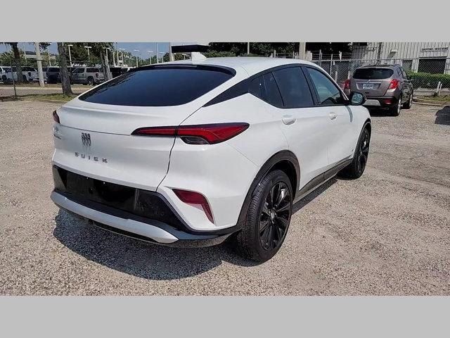 Photo of 2025 Summit White Buick Envista