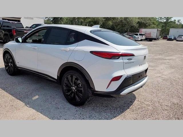 Photo of 2025 Summit White Buick Envista