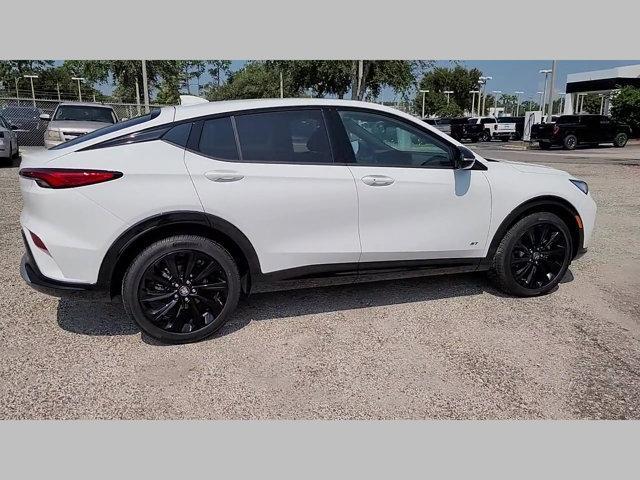Photo of 2025 Summit White Buick Envista