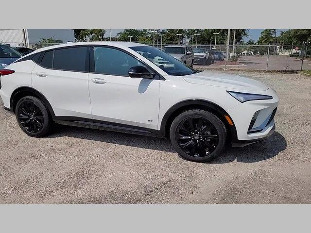 Photo of 2025 Summit White Buick Envista