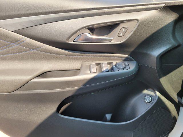 Photo of 2025 Summit White Buick Envista