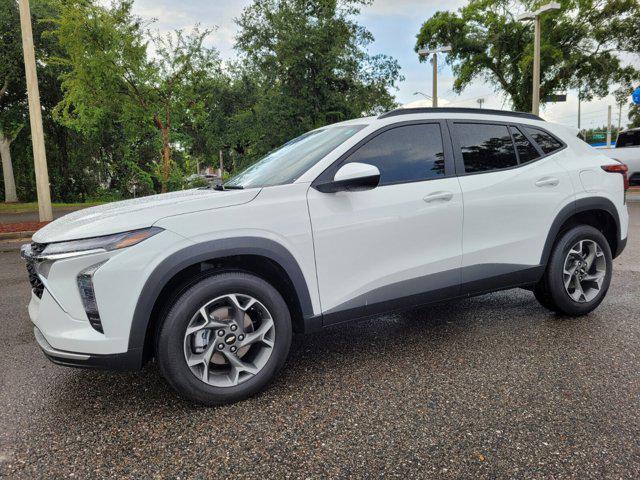 Photo of 2025 Summit White Chevrolet Trax