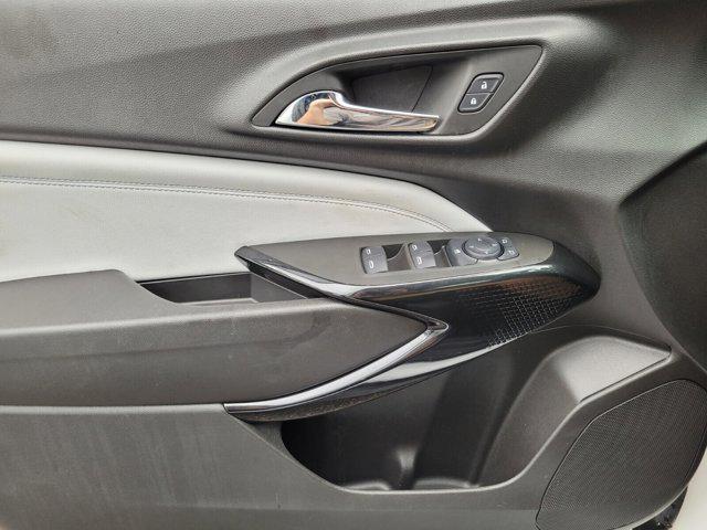 Photo of 2025 Summit White Chevrolet Trax
