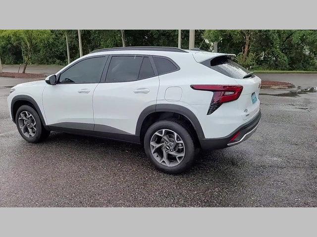 Photo of 2025 Summit White Chevrolet Trax