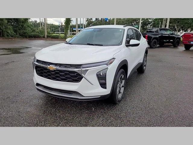 Photo of 2025 Summit White Chevrolet Trax