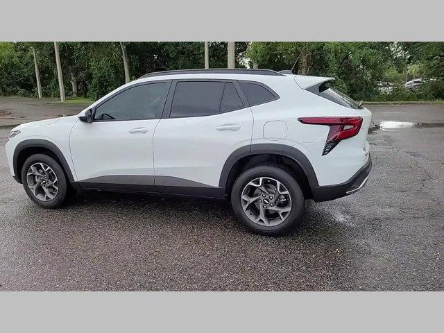 Photo of 2025 Summit White Chevrolet Trax